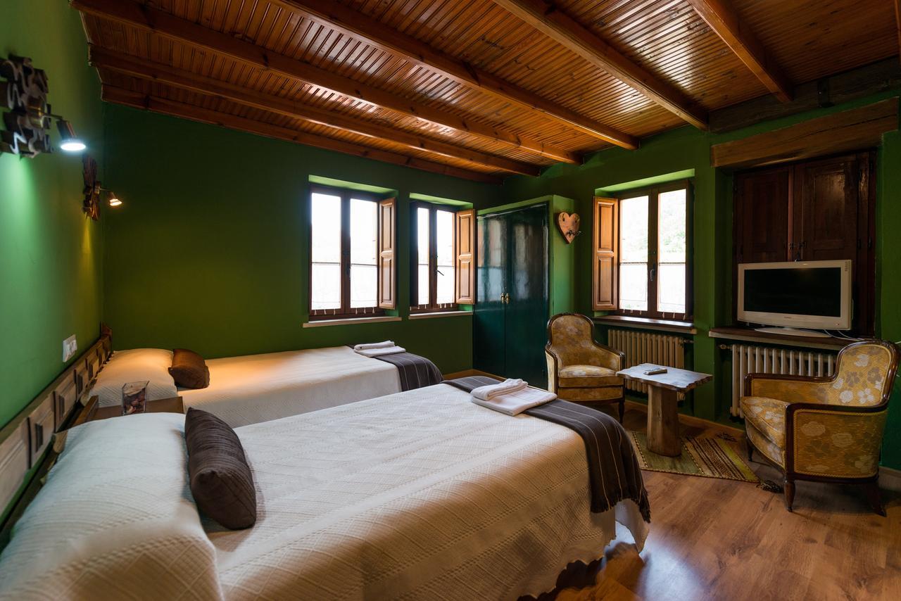 Hostal Pena Santa Soto  Buitenkant foto